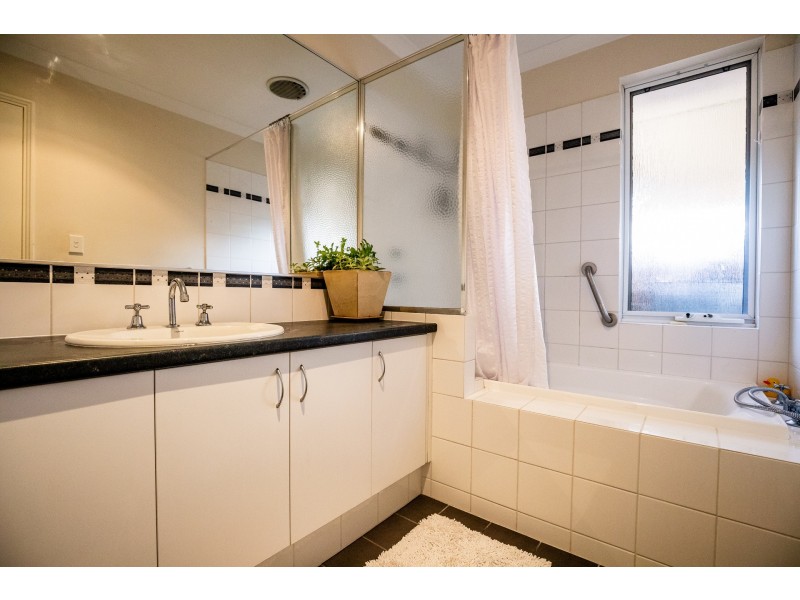 14 Indooroopilly Crescent, Dunsborough WA 6281