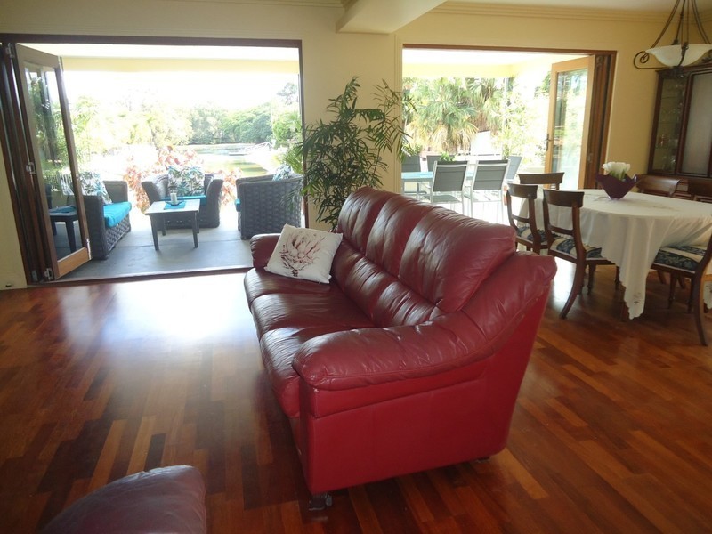 31 Pacific Blvd, Broadbeach Waters QLD 4218