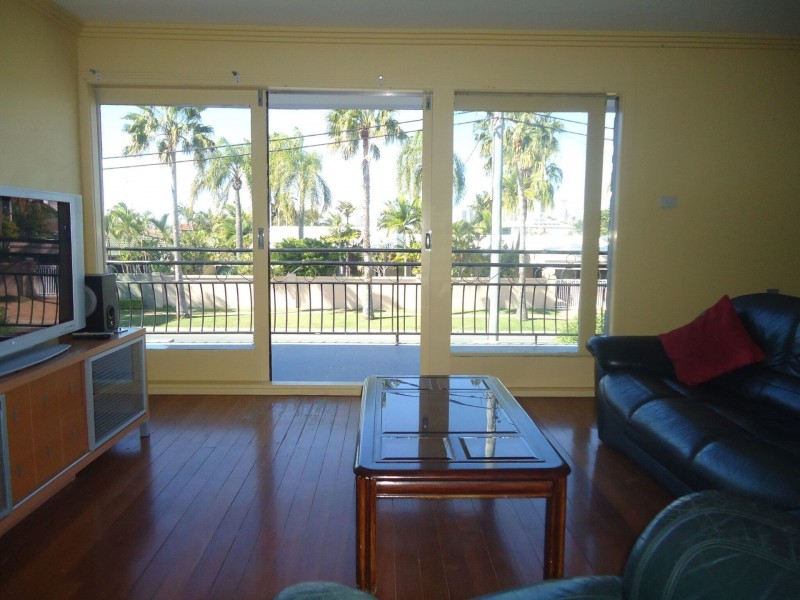 31 Pacific Blvd, Broadbeach Waters QLD 4218