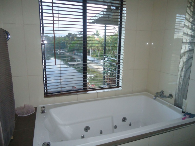 31 Pacific Blvd, Broadbeach Waters QLD 4218