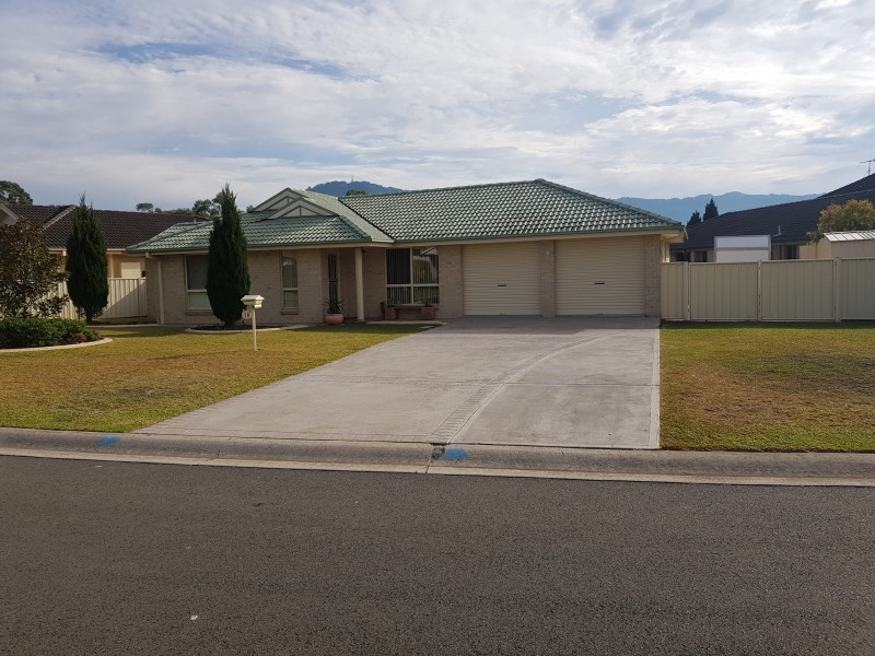 18 Freesia Crescent, Bomaderry NSW 2541