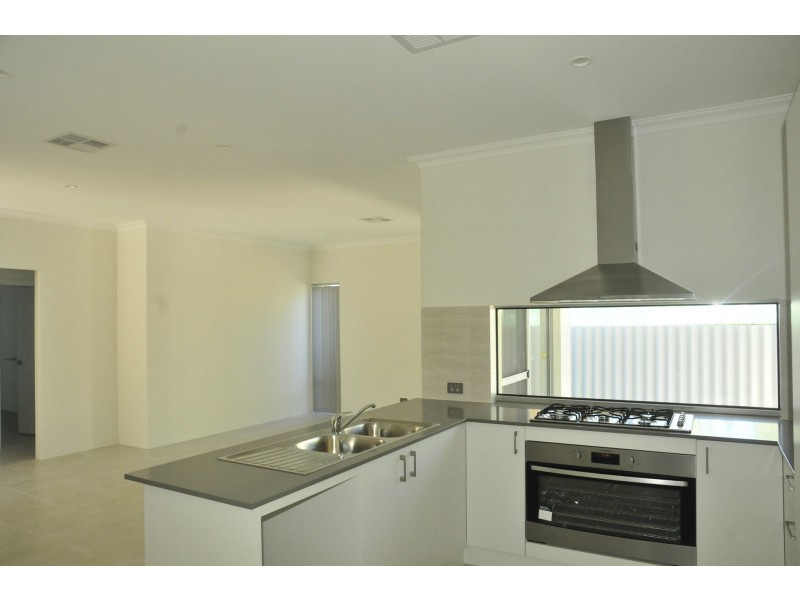 15B Redmond Road, Hamilton Hill WA 6163