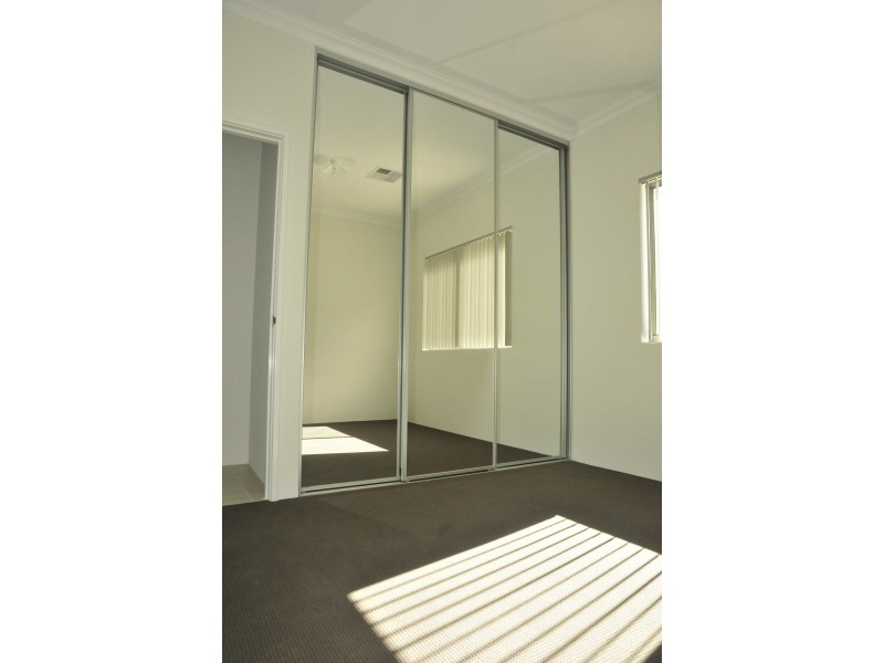 15B Redmond Road, Hamilton Hill WA 6163