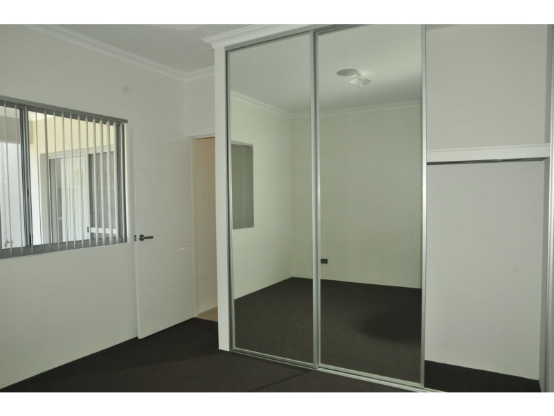 15B Redmond Road, Hamilton Hill WA 6163