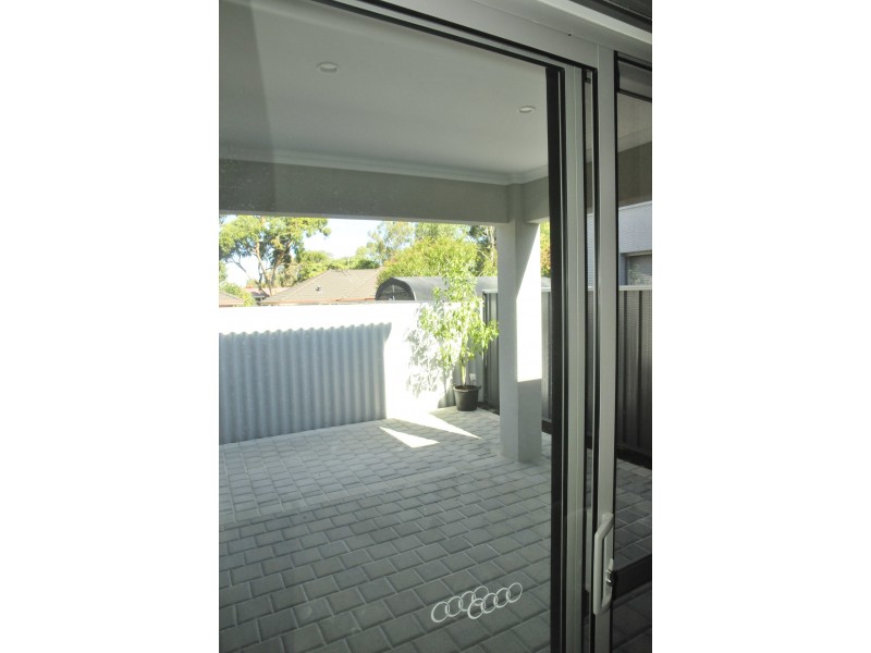 15B Redmond Road, Hamilton Hill WA 6163