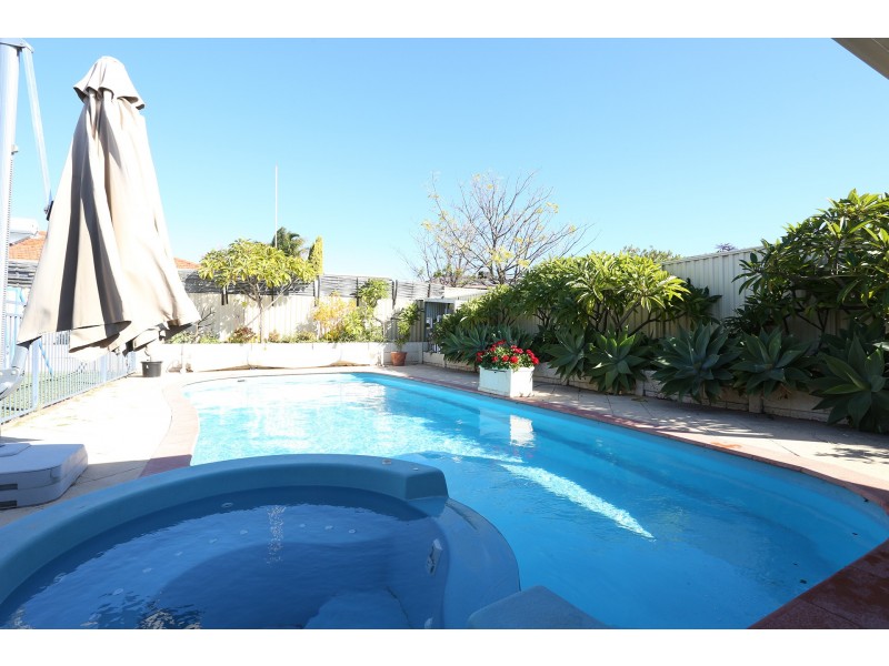 9 Rowlands Court, Padbury WA 6025