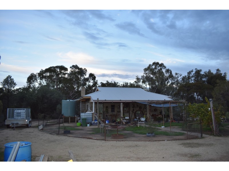 8 WILKINSONS ROAD, Kaarimba VIC 3635