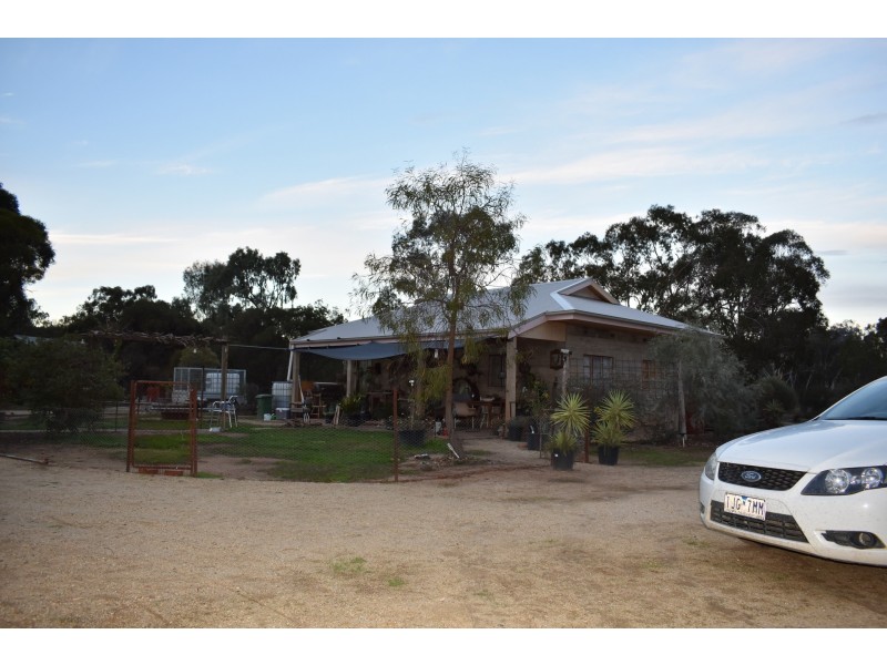 8 WILKINSONS ROAD, Kaarimba VIC 3635