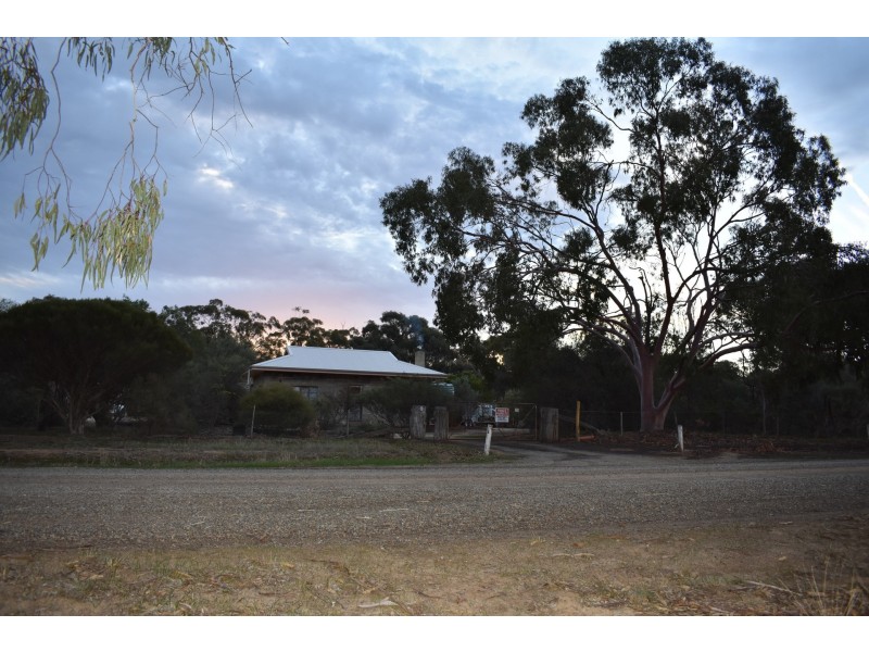 8 WILKINSONS ROAD, Kaarimba VIC 3635