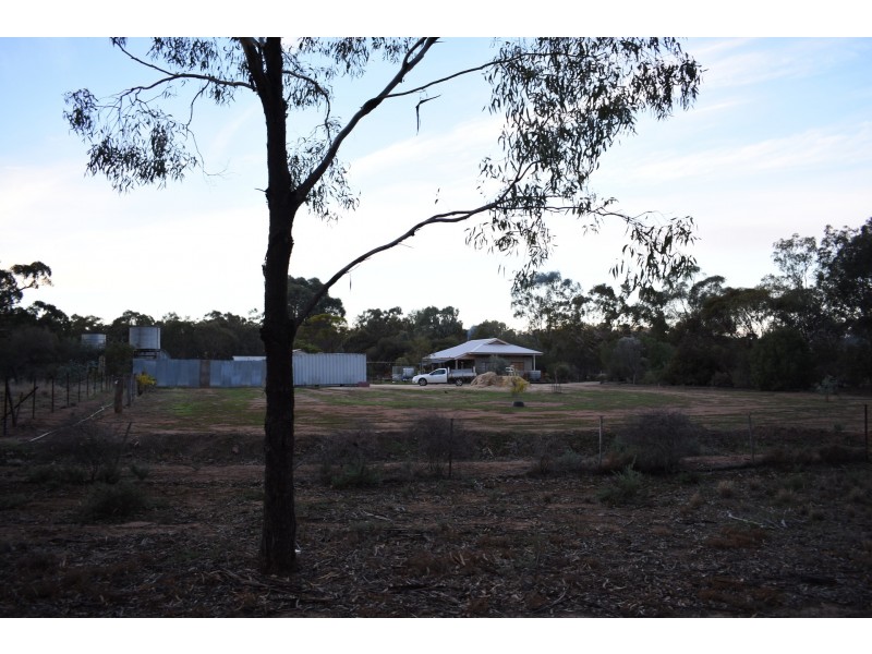 8 WILKINSONS ROAD, Kaarimba VIC 3635