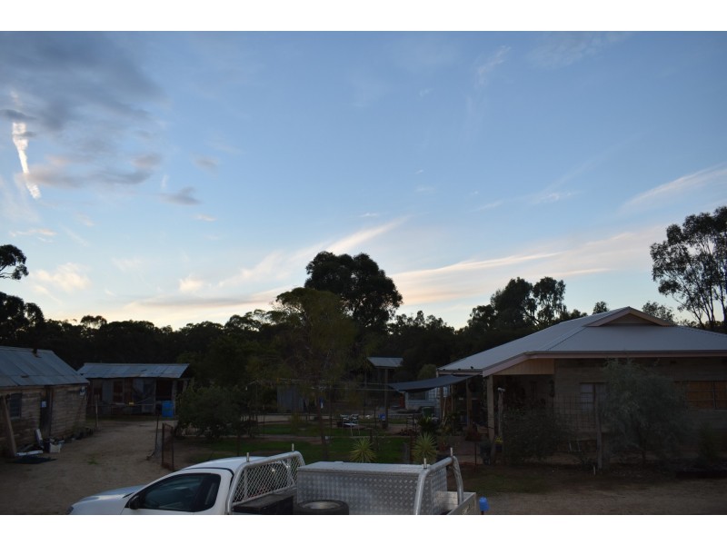 8 WILKINSONS ROAD, Kaarimba VIC 3635