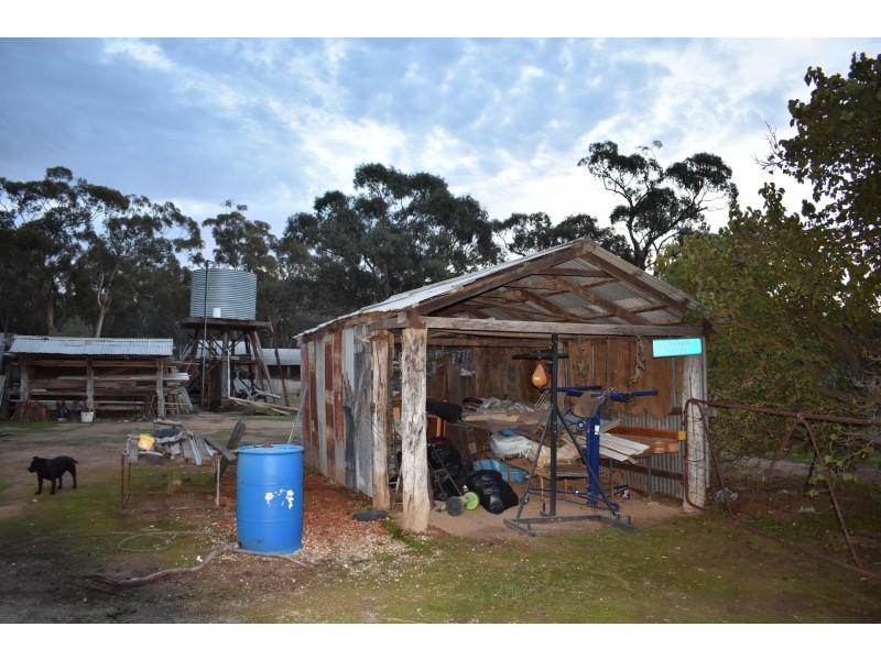 8 WILKINSONS ROAD, Kaarimba VIC 3635