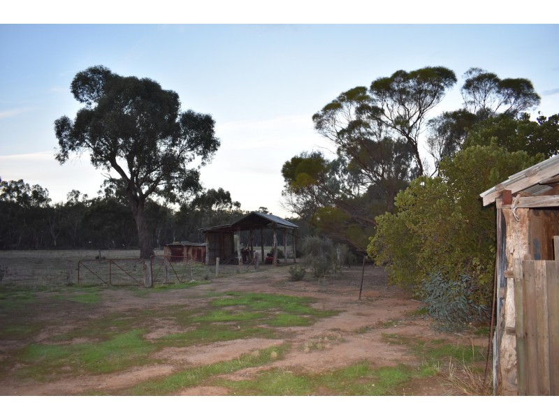 8 WILKINSONS ROAD, Kaarimba VIC 3635