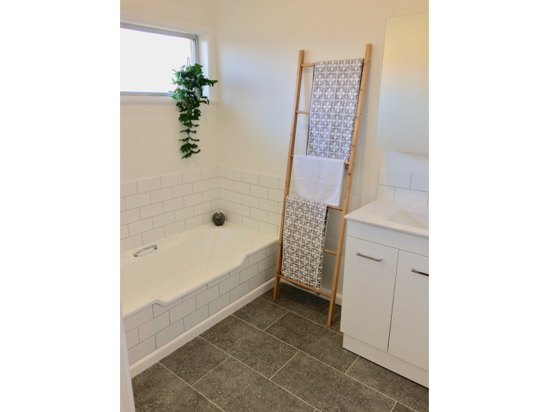 11 DRUID STREET, Golden Square VIC 3555