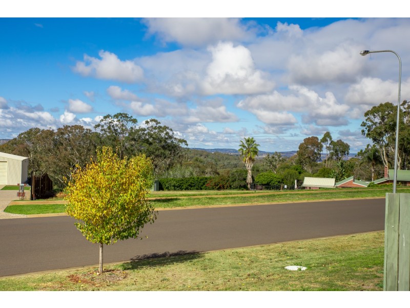 3 Renshaw Crescent, Kearneys Spring QLD 4350