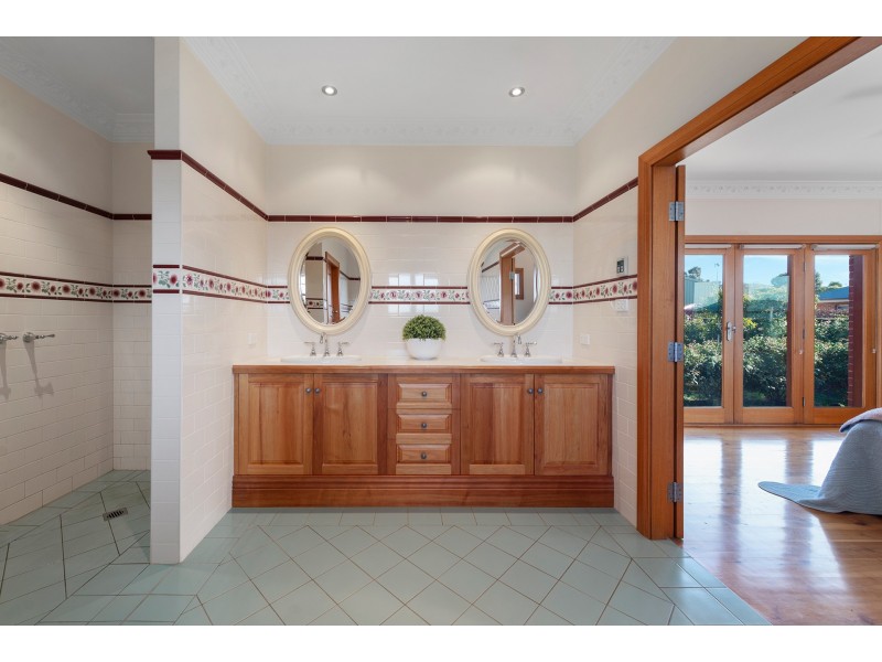 7 Calabria Road, Griffith NSW 2680