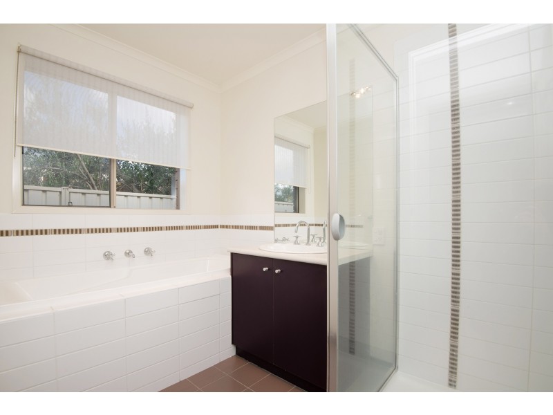 63 Waranga Drive, Kialla VIC 3631