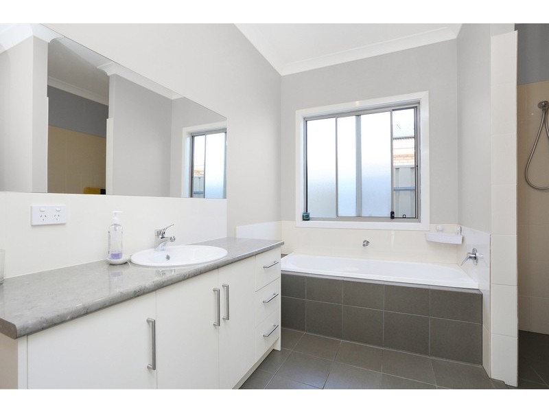 8 Deer Court, Wallaroo SA 5556