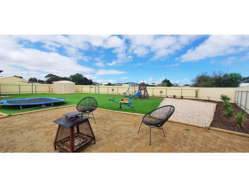 8 Deer Court, Wallaroo SA 5556