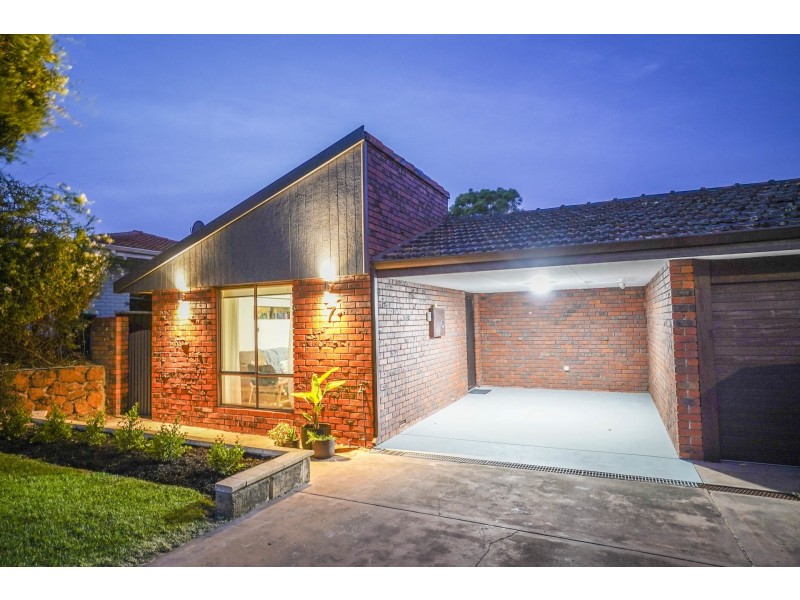 7 Baslow Court, Carine WA 6020