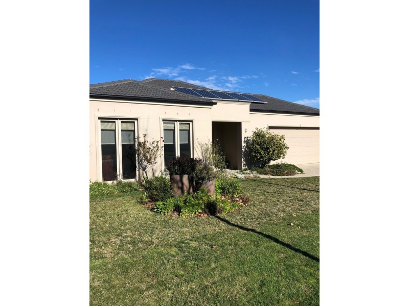 63 Lake Gardens Avenue, Lake Gardens VIC 3355