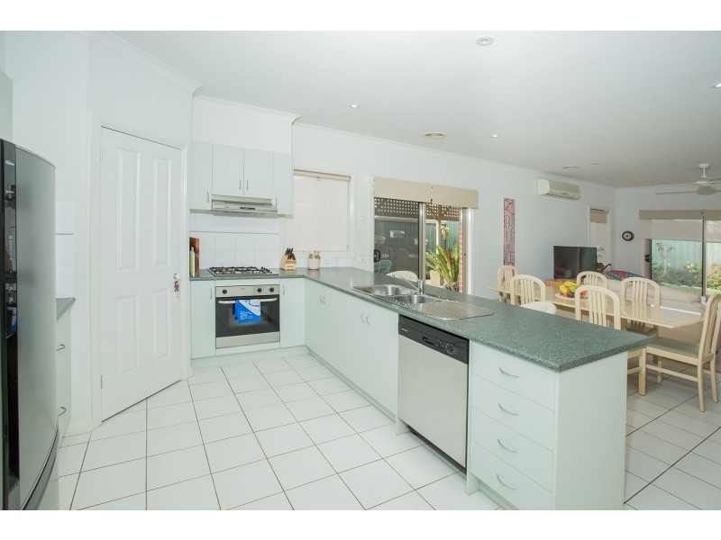 63 Lake Gardens Avenue, Lake Gardens VIC 3355