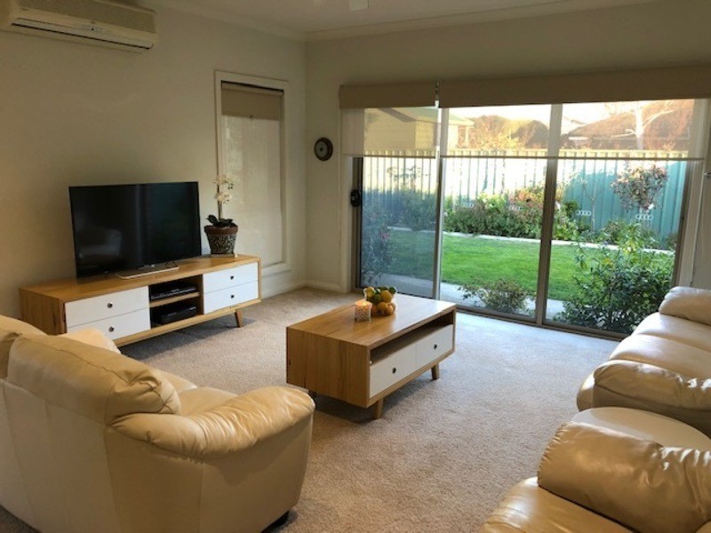 63 Lake Gardens Avenue, Lake Gardens VIC 3355