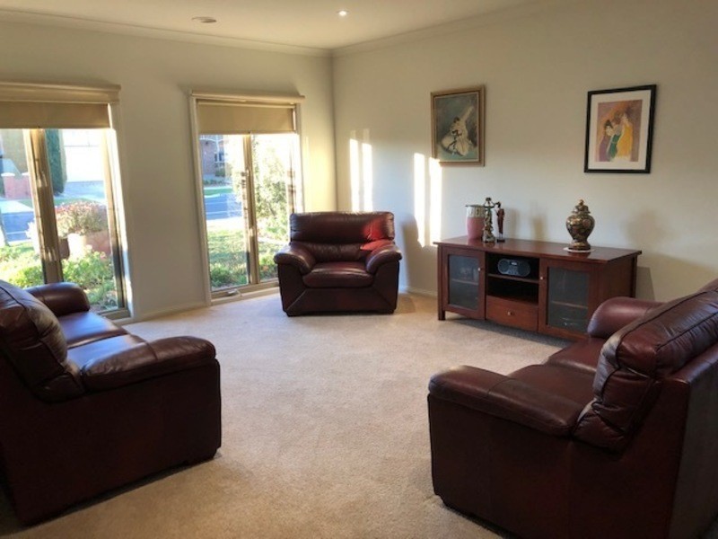 63 Lake Gardens Avenue, Lake Gardens VIC 3355