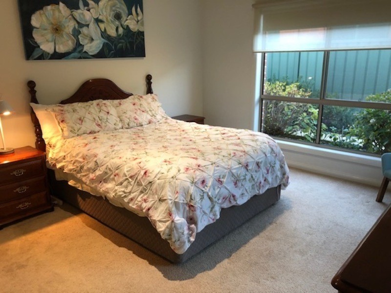 63 Lake Gardens Avenue, Lake Gardens VIC 3355