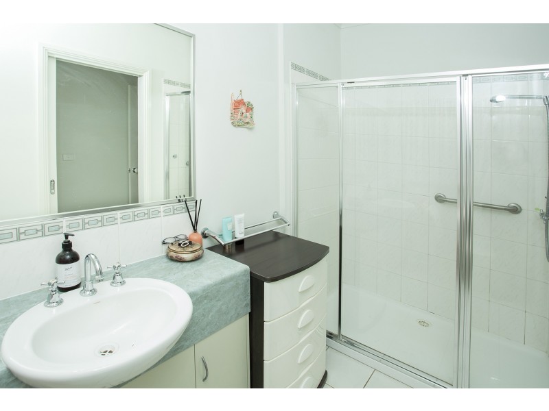 63 Lake Gardens Avenue, Lake Gardens VIC 3355