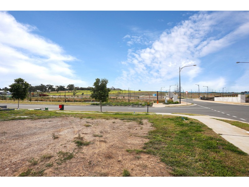 2 Sundowner Parkway, Box Hill NSW 2765