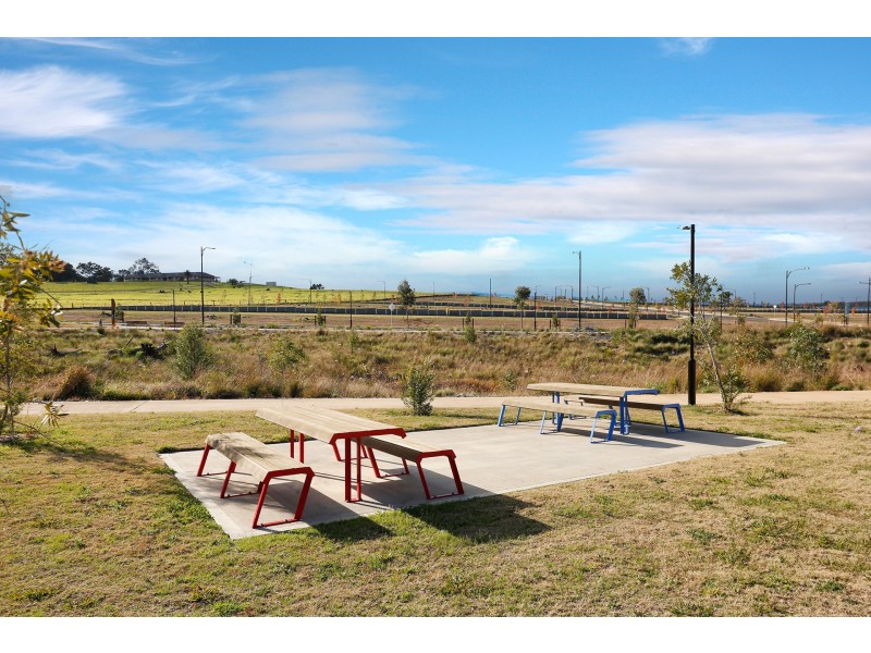 2 Sundowner Parkway, Box Hill NSW 2765