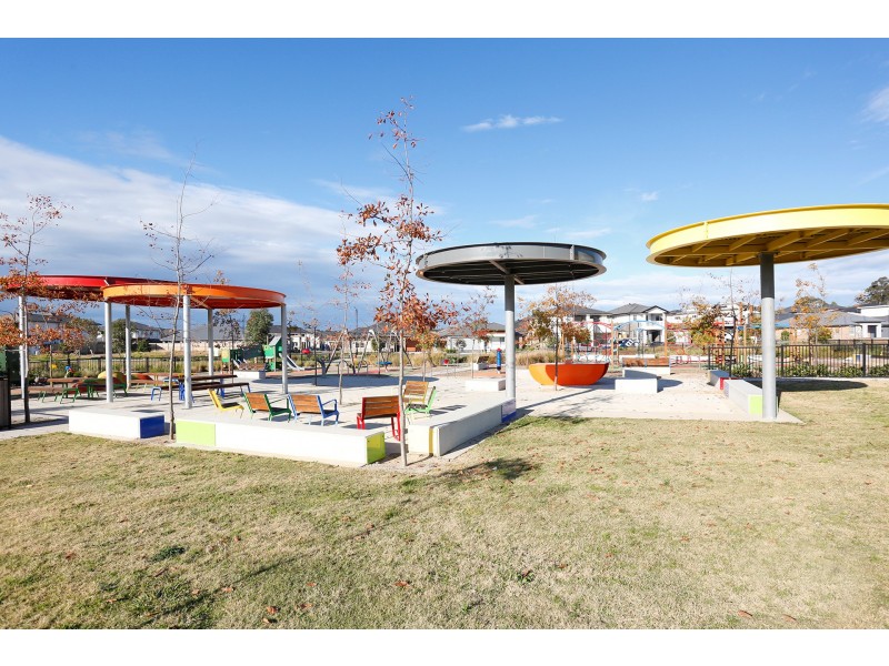 2 Sundowner Parkway, Box Hill NSW 2765