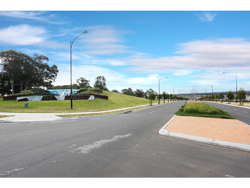 2 Sundowner Parkway, Box Hill NSW 2765