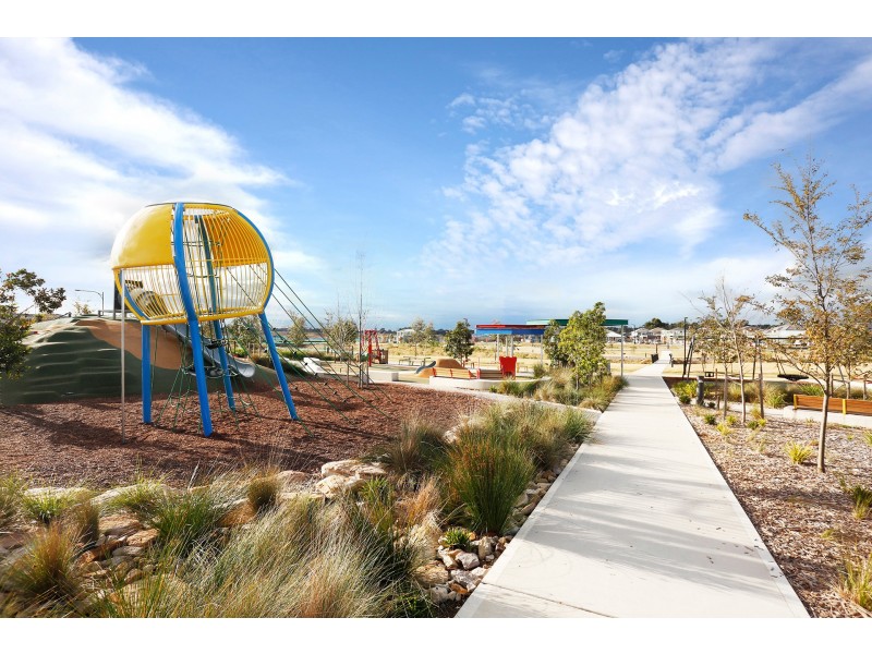 2 Sundowner Parkway, Box Hill NSW 2765