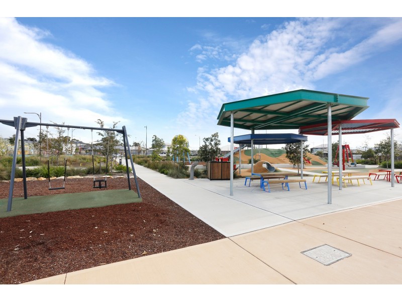 2 Sundowner Parkway, Box Hill NSW 2765