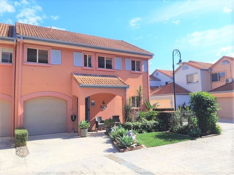 61 John Lund Drive, Hope Island QLD 4212