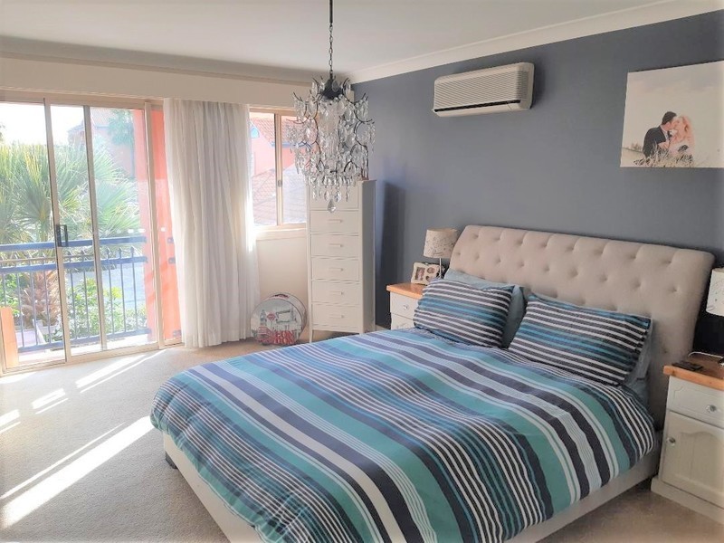 61 John Lund Drive, Hope Island QLD 4212