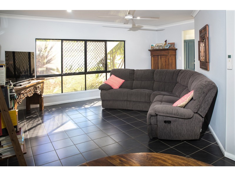 4 Nell Close, Kanimbla QLD 4870