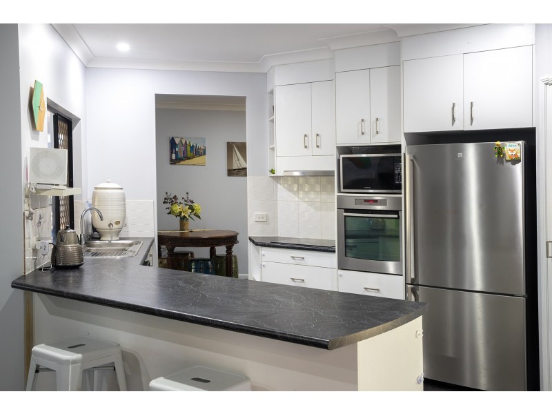 4 Nell Close, Kanimbla QLD 4870