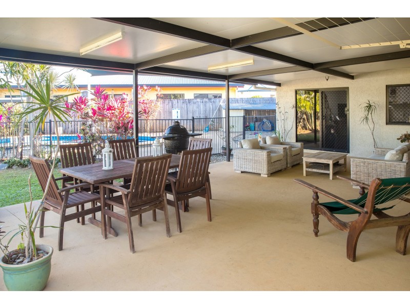 4 Nell Close, Kanimbla QLD 4870