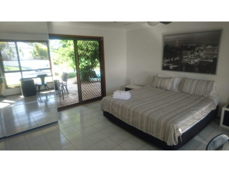 3 Kel Nagle Court, Parkwood QLD 4214