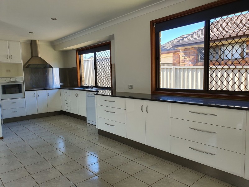 3 Kel Nagle Court, Parkwood QLD 4214