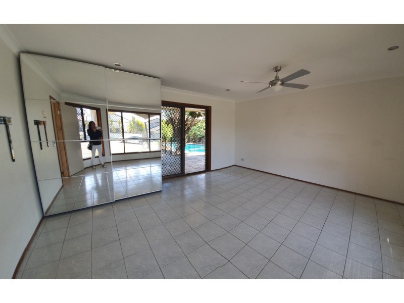 3 Kel Nagle Court, Parkwood QLD 4214