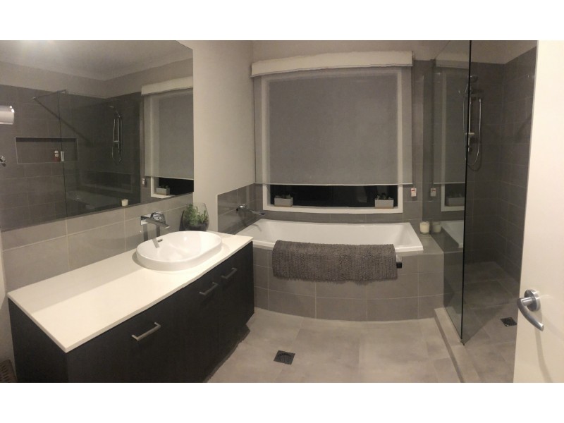 1 Horton Place, Regency Downs QLD 4341