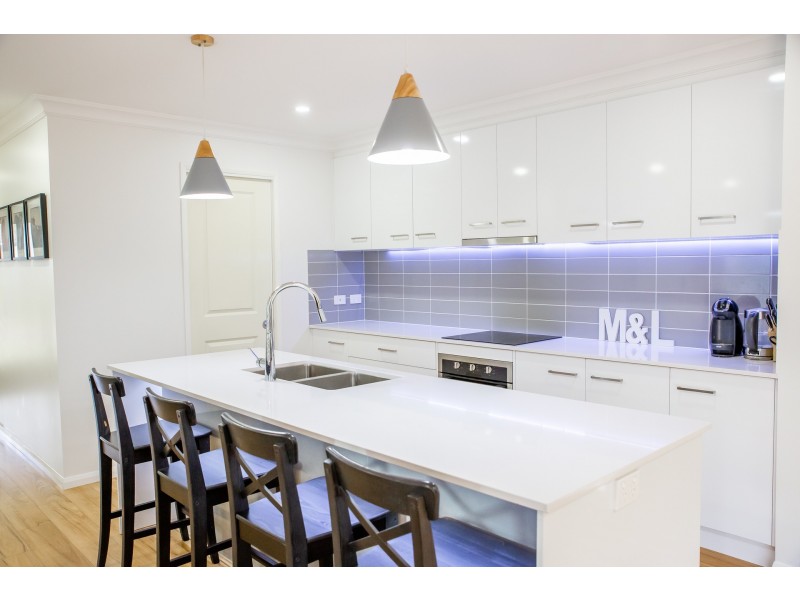 7 Renshaw Crescent, Kearneys Spring QLD 4350