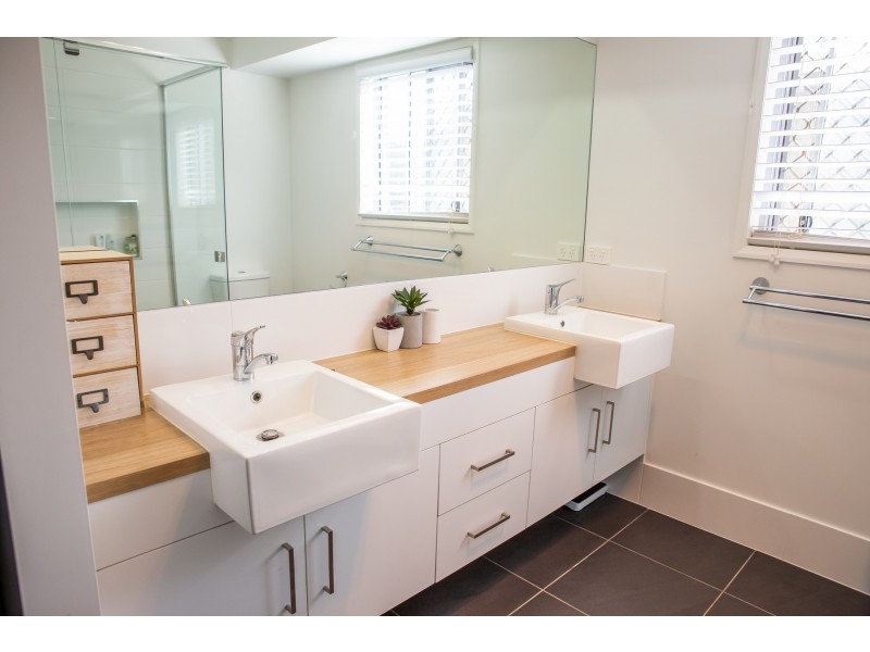 7 Renshaw Crescent, Kearneys Spring QLD 4350