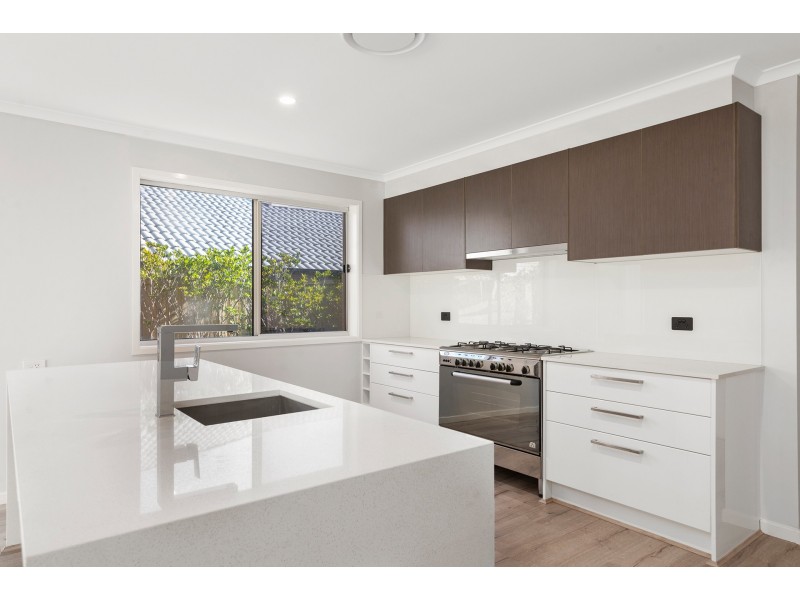 4 Spinnaker Place, Lake Munmorah NSW 2259