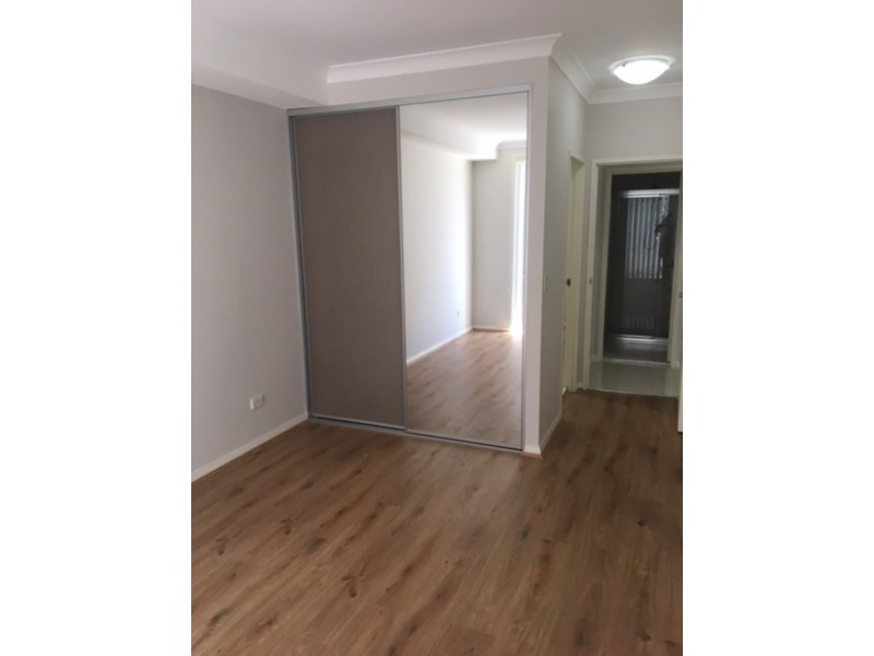 8 Myrtle Street, Prospect NSW 2148