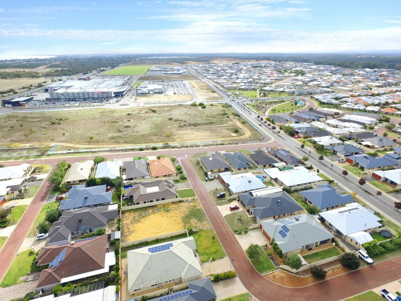 17 Coila Bend, Lakelands WA 6180